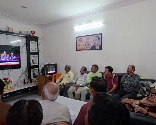 विधायक अर्चना चिटनिस ने कार्यकर्ताओं संग सुना पीएम मोदी की 'मन की बात कार्यक्रम 