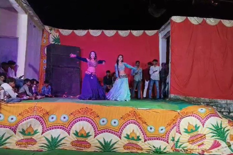 बुरहानपुर के ग्राम बोरी बुजुर्ग से एक वीडियो सोशल मीडिया पर जमकर वायरल हो रहा
