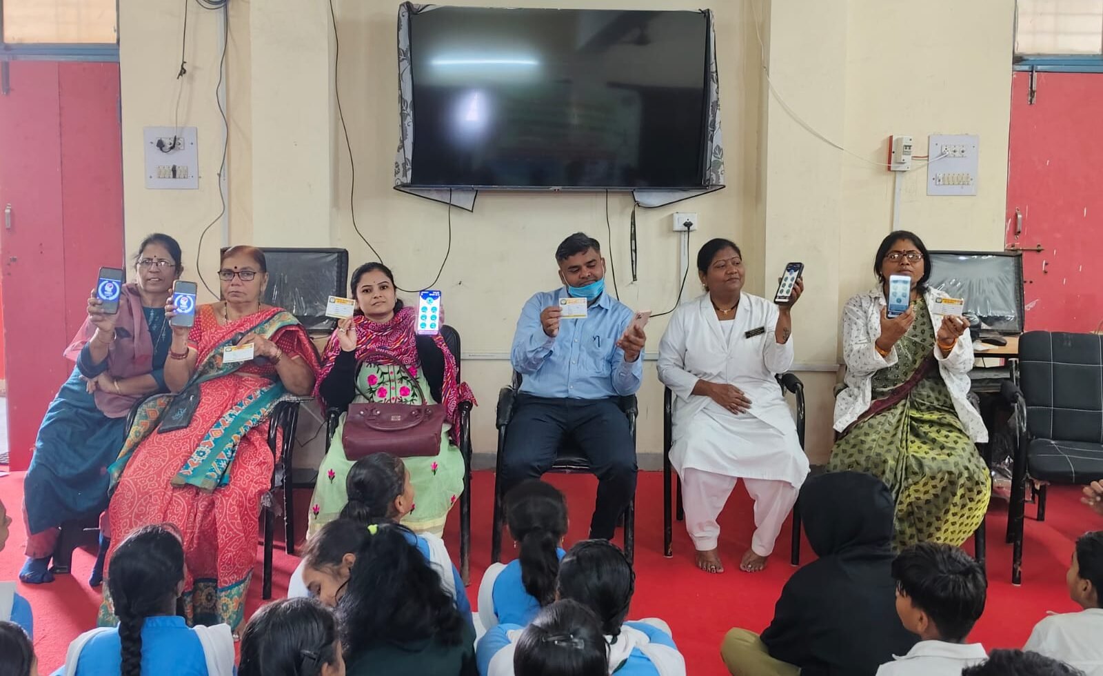 आत्महत्या नहीं, आत्मविश्वास अपनाओ” — बुरहानपुर में मानसिक स्वास्थ्य पर मनकक्ष टीम का प्रेरणादायक अभियान