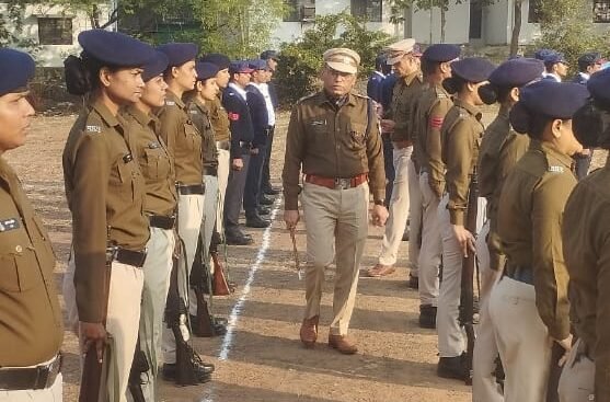 पुलिस अधीक्षक देवेंद्र पाटीदार ने किया जनरल परेड का निरीक्षण, उत्कृष्ट टर्नआउट वाले पुलिस अधिकारियों व कर्मचारियों को पुरस्कृत कर किया प्रोत्‍साहित