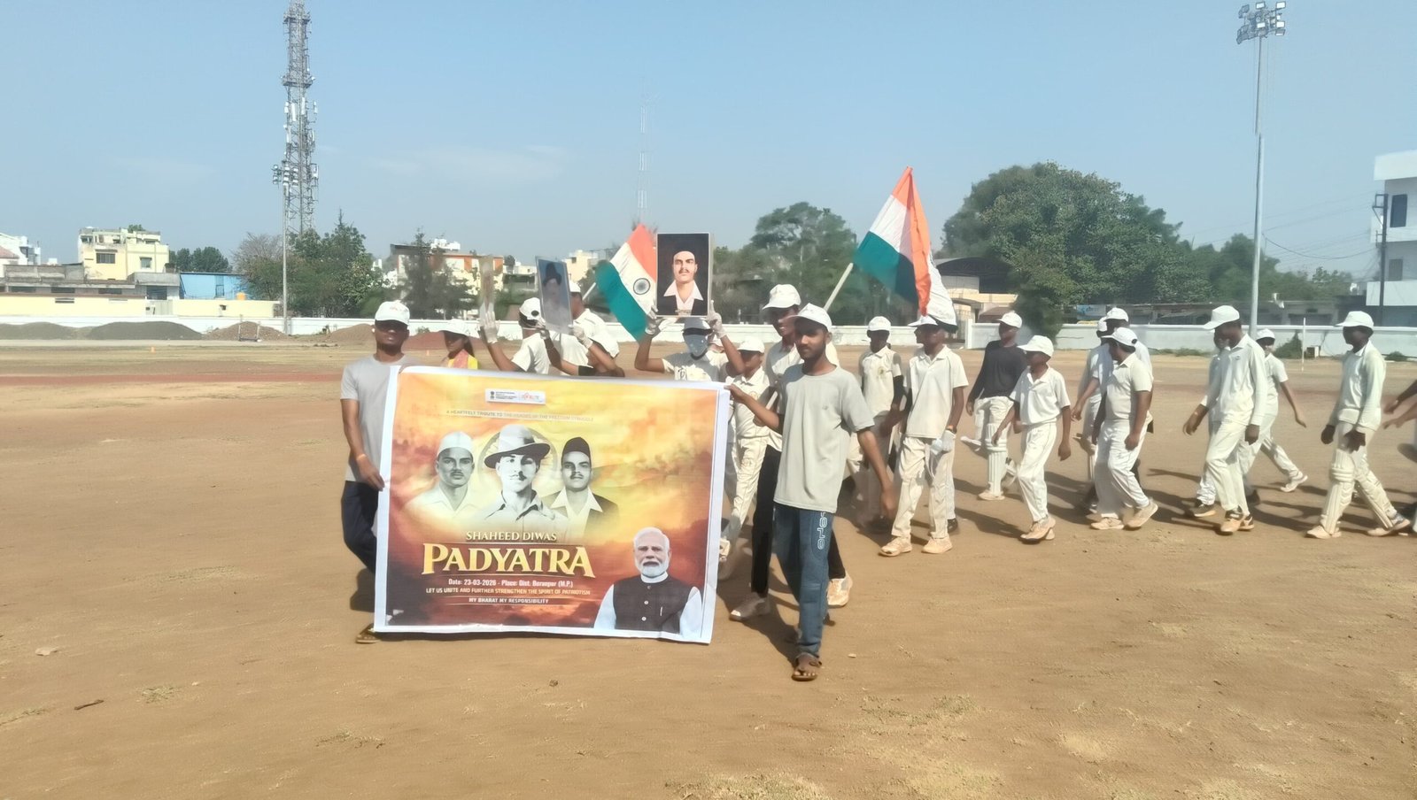 शहीद दिवस के 95 वर्षगाँठ पर युवाओं ने श्रमदान व पद यात्रा कर श्रध्दांजलि दी
