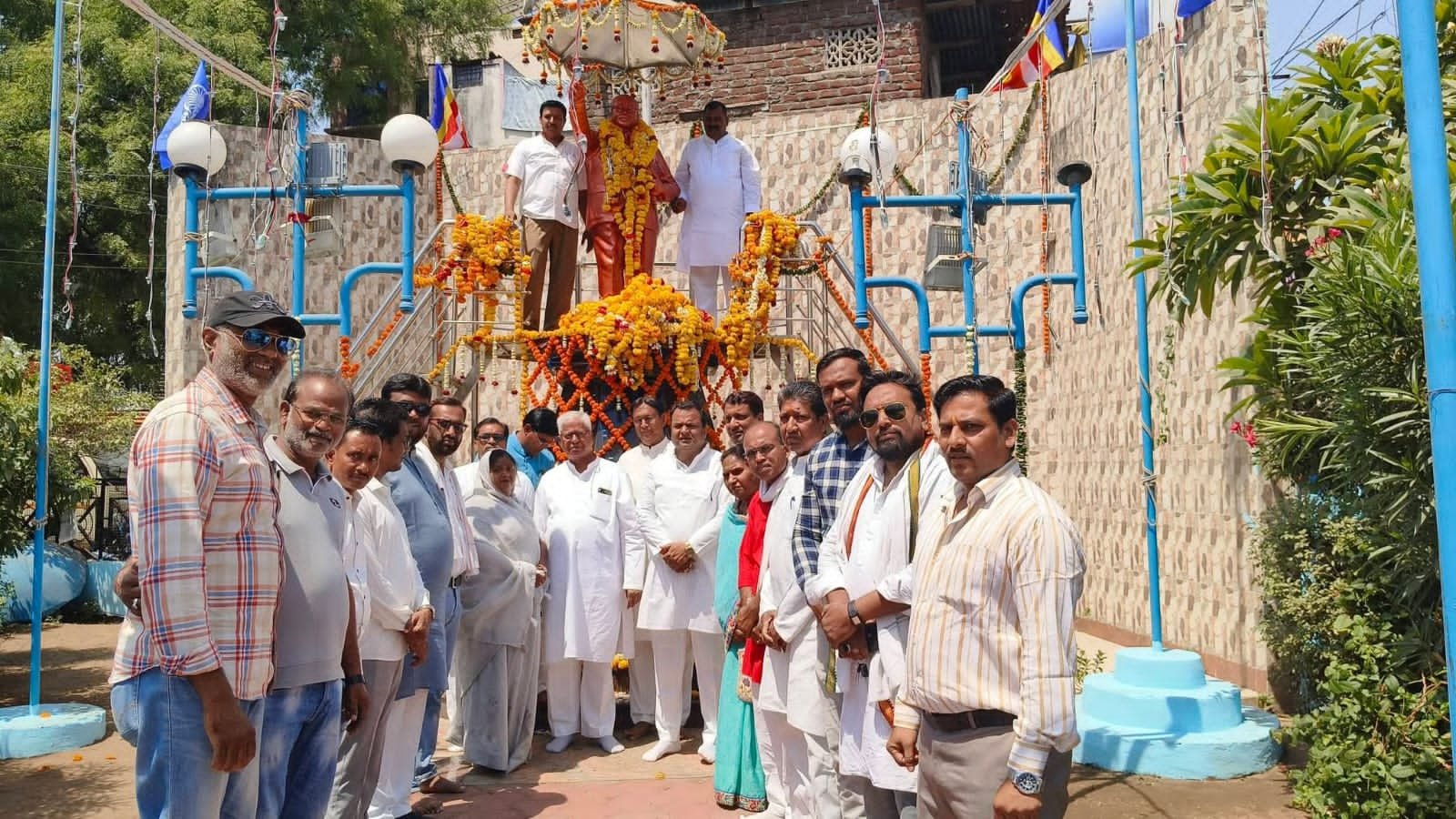 कांग्रेस पार्टी ने किया डॉ बाबा साहब अंबेडकर जी की प्रतिमा पर माल्यार्पण