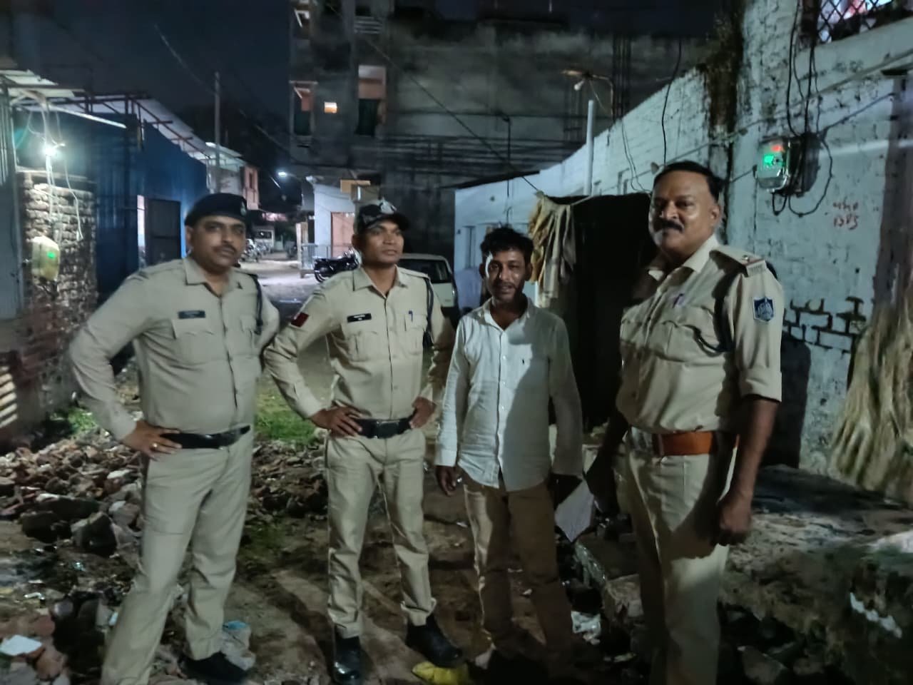 पुलिस महानिदेशक महोदय के निर्देशानुसार पुलिस अधीक्षक महोदय के नेतृत्व में जिले के सभी थाना क्षेत्रों में एक साथ किया गया “नाइट कांबिंग ऑपरेशन”