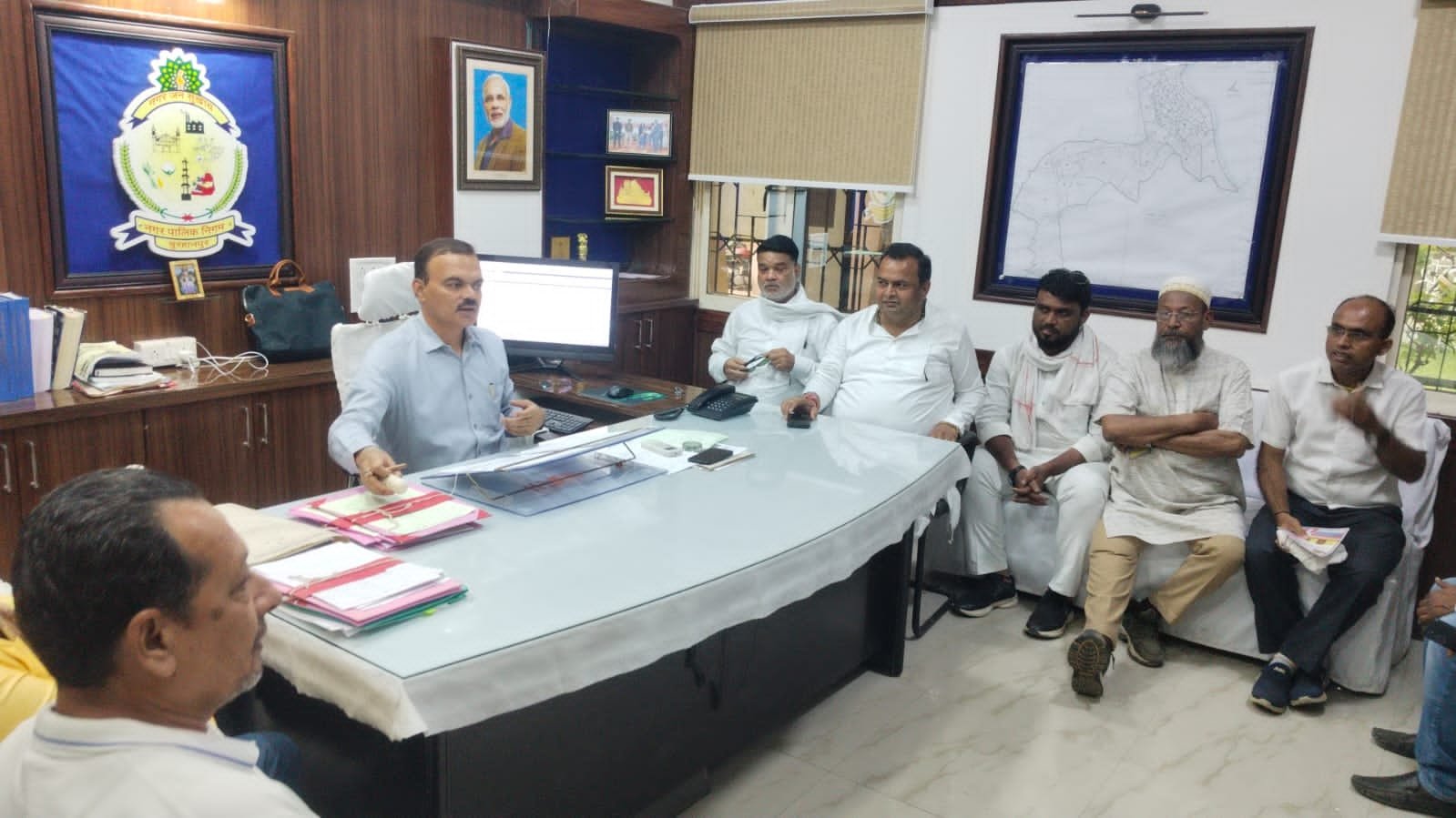 रिंकू टॉक के नेतृत्व में कांग्रेसी पार्षदों ने शहर में पेयाजल सहित अन्य समस्याओं को लेकर निगम आयुक्त से की चर्चा