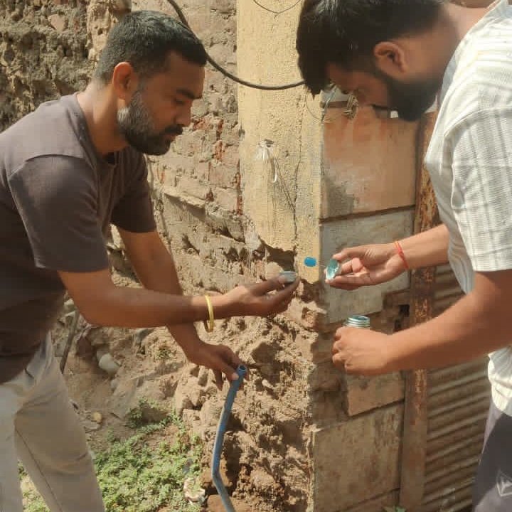 जल संरक्षण की ओर बढ़ा कदम: वार्ड में खुले नलों पर कैप (Cap) लगाने का कार्य शुरू