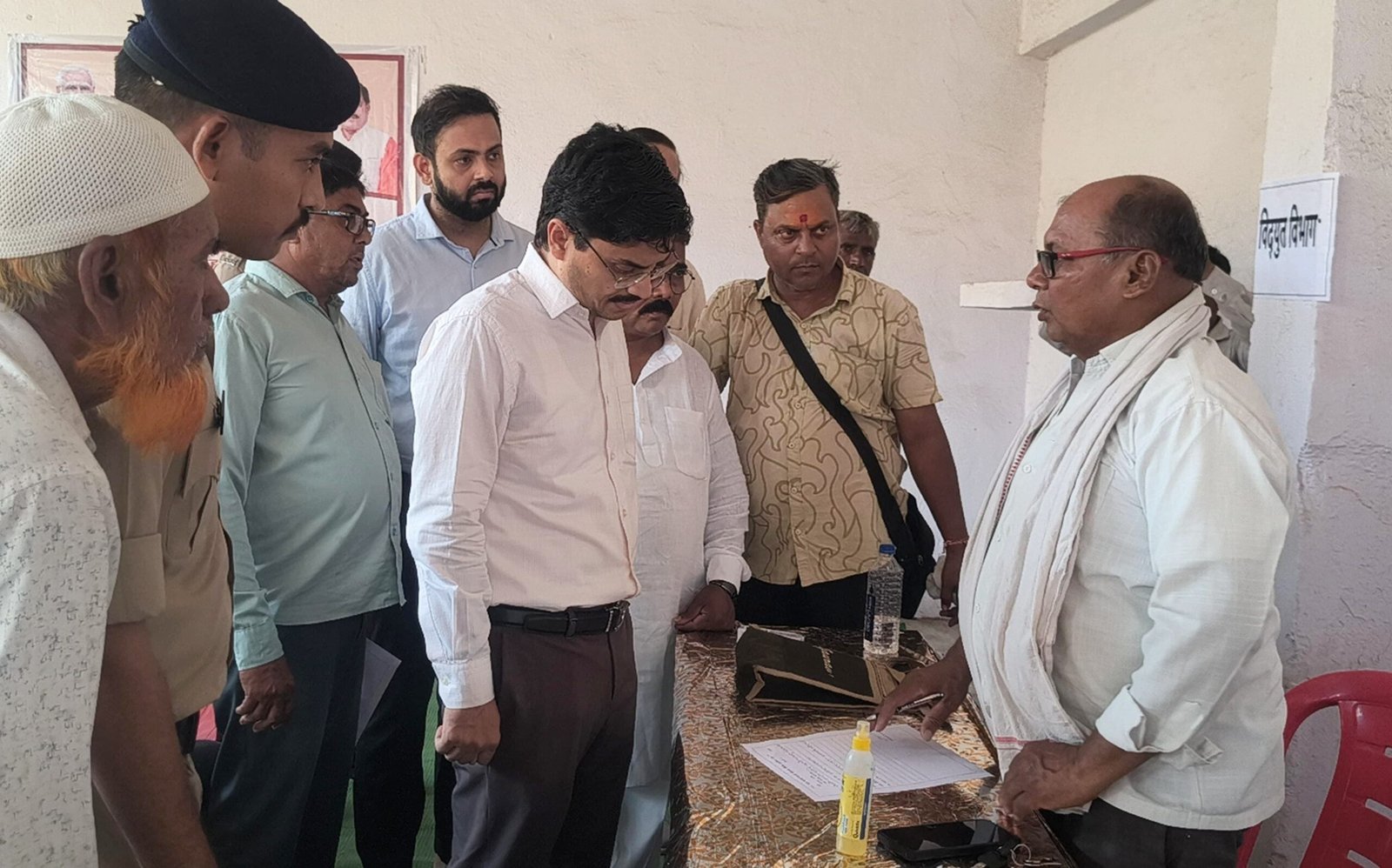 कलेक्टर ने जनकल्याण  शिविरों में पहुंचकर किया निरीक्षण, व्यवस्थाओं का  लिया जायजा