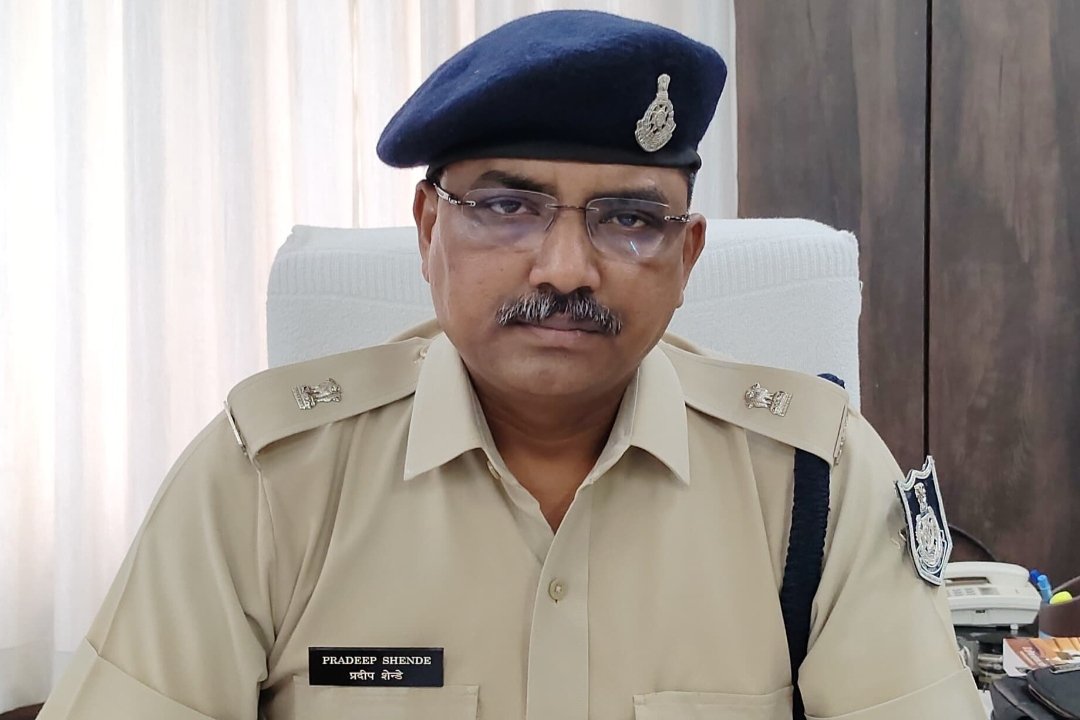 नवागत अतिरिक्त पुलिस अधीक्षक श्री प्रदीप शेण्डे ने संभाला पदभार, कार्यालय की विभिन्न शाखाओं का निरीक्षण कर शाखा प्रभारीयो की ली बैठक